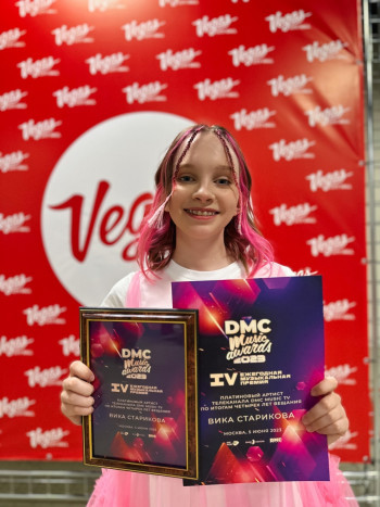 14-летняя певица из Нижнего Тагила Виктория Старикова победила в номинации «Платиновый артист DMC MUSIC по итогам четырёх лет»