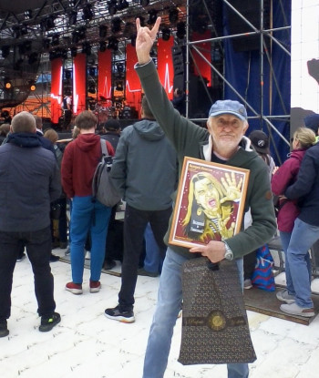 «Русский рок жив, ребята!» 72-летний пенсионер из Нижнего Тагила подарил свою картину Валерию Кипелову