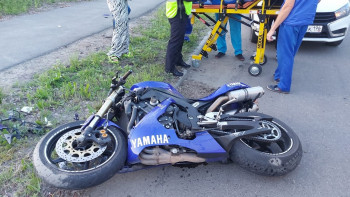 В Нижнем Тагиле начинающий автолюбитель во время манёвра на дороге сбил мотоциклиста