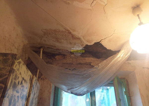 СКР взял на контроль ситуацию с ненадлежащим содержанием многоквартирного дома на Сухоложском посёлке в Нижнем Тагиле 