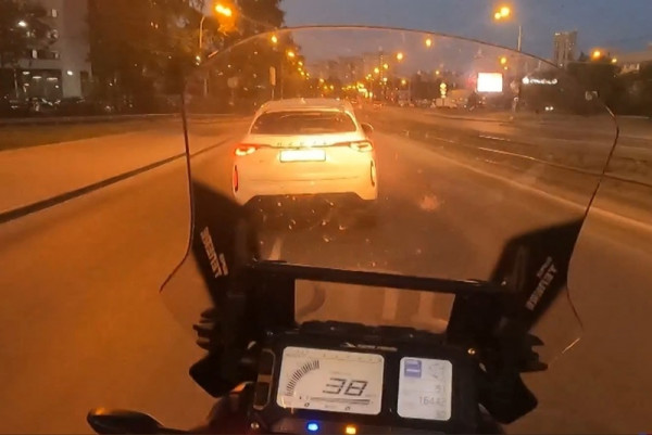 В Екатеринбурге сотрудники ДПС на мотоциклах устроили погоню за наркодилером (ВИДЕО)