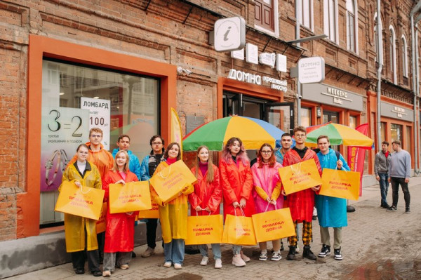 В Екатеринбурге ярмарку продукции самозанятых в креативном кластере «Домна» посетили 1,5 тысячи человек 