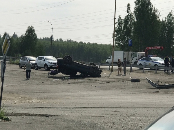 На Серовском тракте под Нижним Тагилом столкнулись две иномарки (ВИДЕО)
