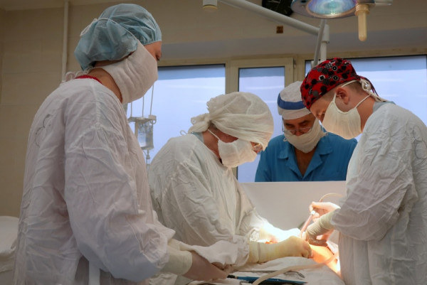 В Екатеринбурге врачи спасли тагильчанина с осложнённым гнойным перитонитом