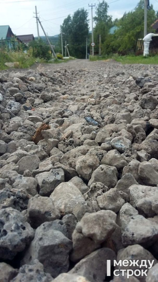 Затянувшийся ремонт дороги мешает жителям Верхней Черемшанки добраться до дома (ВИДЕО)