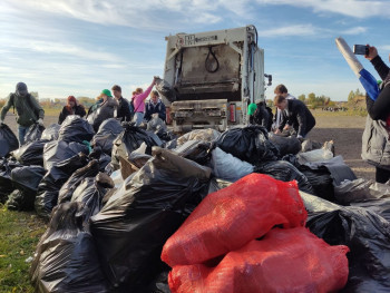 В Нижнем Тагиле участники плоггинг-забега в Валегином бору собрали целый грузовик мусора