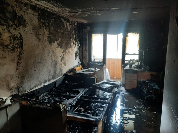 Пожарные эвакуировали семь человек из горящей пятиэтажки в Нижнем Тагиле (ВИДЕО)