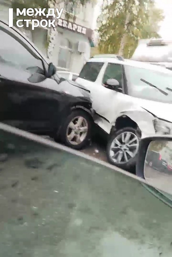 В Нижнем Тагиле произошло ДТП с участием трёх автомобилей (ВИДЕО)