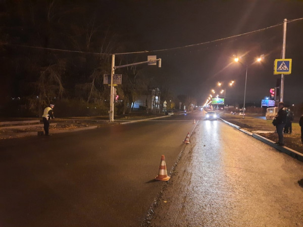 В Нижнем Тагиле сбили подростка, который перебегал пешеходный переход на запрещающий сигнал светофора