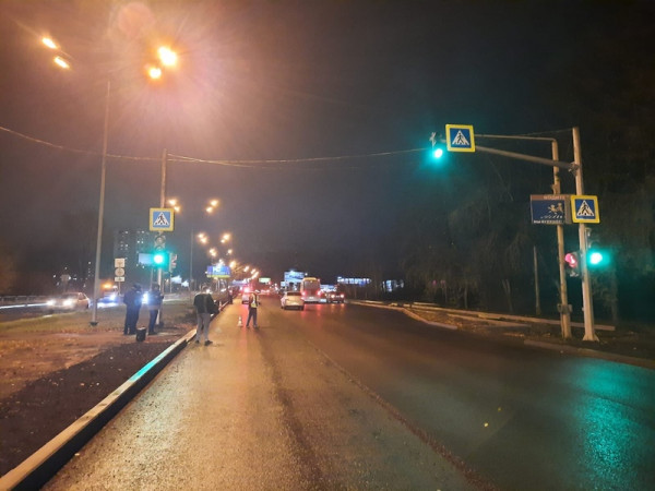 В соцсетях опубликовали видео ДТП на Черноисточинском шоссе, где LADA Granta сбила подростка на пешеходном переходе