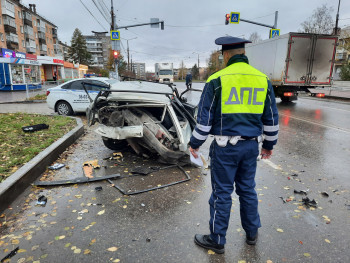 В Нижнем Тагиле от травм, полученных в ДТП с пьяным водителем Range Rover, умер водитель «девятки»