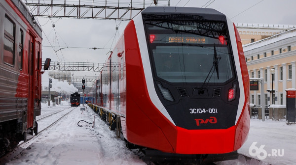 В Екатеринбурге запустили электропоезд «Финист» — первый полностью российский аналог «Ласточки» 