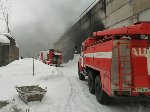 В Нижнем Тагиле произошёл крупный пожар в промзоне в Северном посёлке