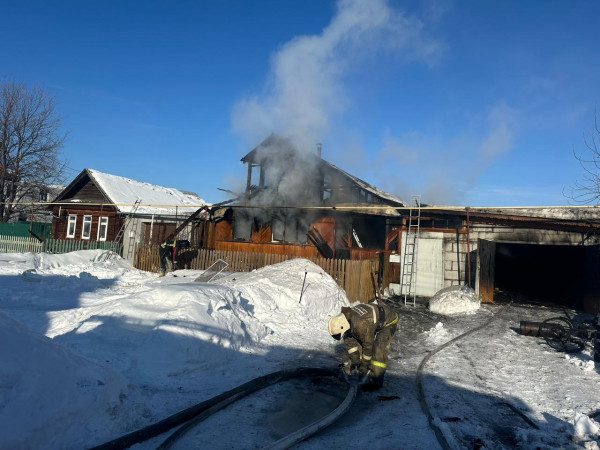 В посёлке под Нижним Тагилом сгорел частный дом