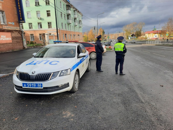 В Нижнем Тагиле сотрудники ГИБДД поймали водителя с поддельными правами