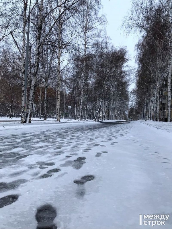 В Нижнем Тагиле управляющая компания заплатит 100 тысяч рублей молодому человеку, который сломал ногу на скользком тротуаре