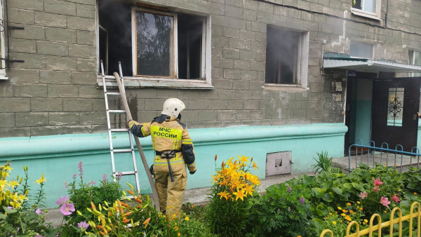 В Нижнем Тагиле из пожара спасли женщину
