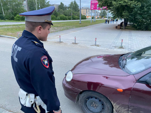 В Нижнем Тагиле автомобиль сбил несовершеннолетнего самокатчика