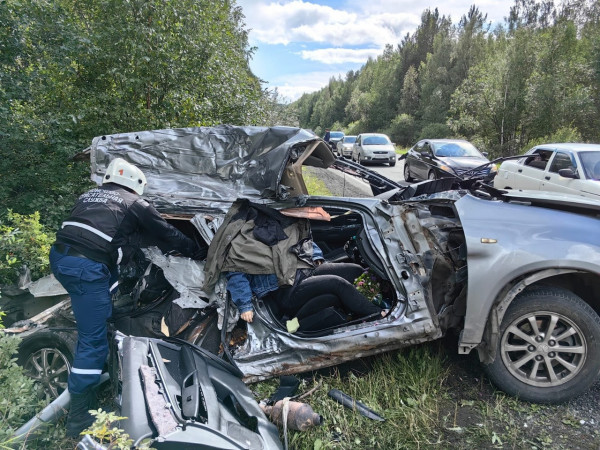 В Нижнем Тагиле в ДТП с грузовиком и легковушкой погибла женщина 