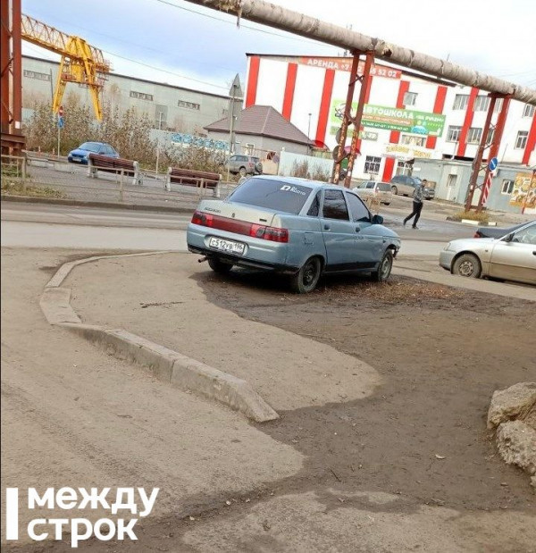 Такой молодой, а уже автохам. В Нижнем Тагиле 19-летний студент нагло игнорирует правила парковки