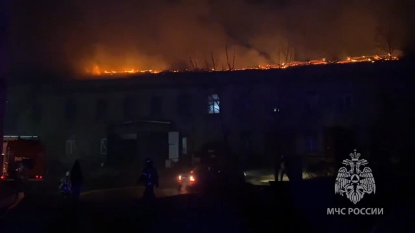 В административном здании на Тагилстрое произошёл крупный пожар (ВИДЕО)