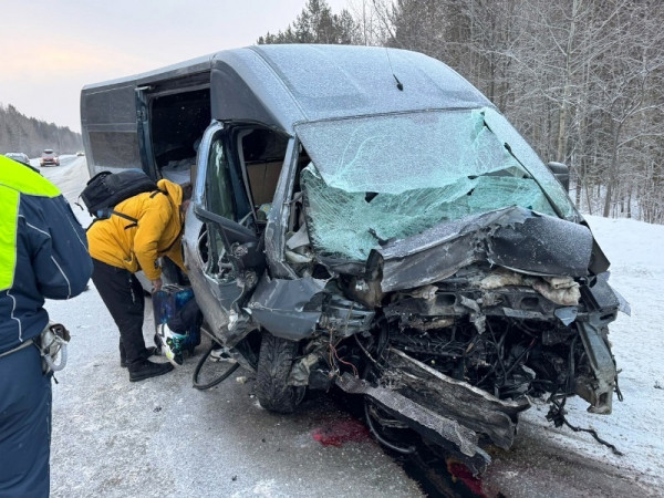 На трассе под Нижним Тагилом в ДТП погиб человек, ещё четверо госпитализированы