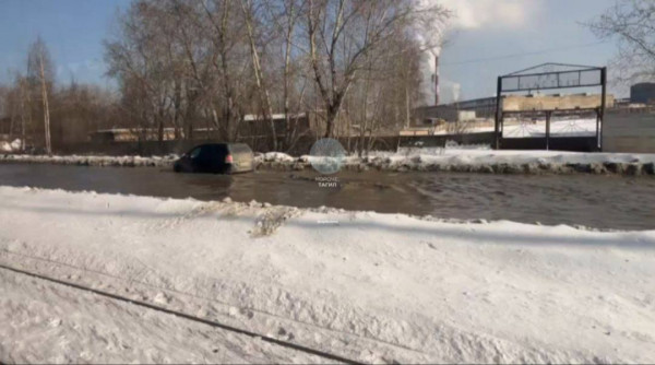 В Нижнем Тагиле затопило Северное шоссе