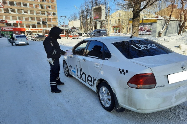 До конца февраля в Нижнем Тагиле сотрудники ГАИ будут следить за такси