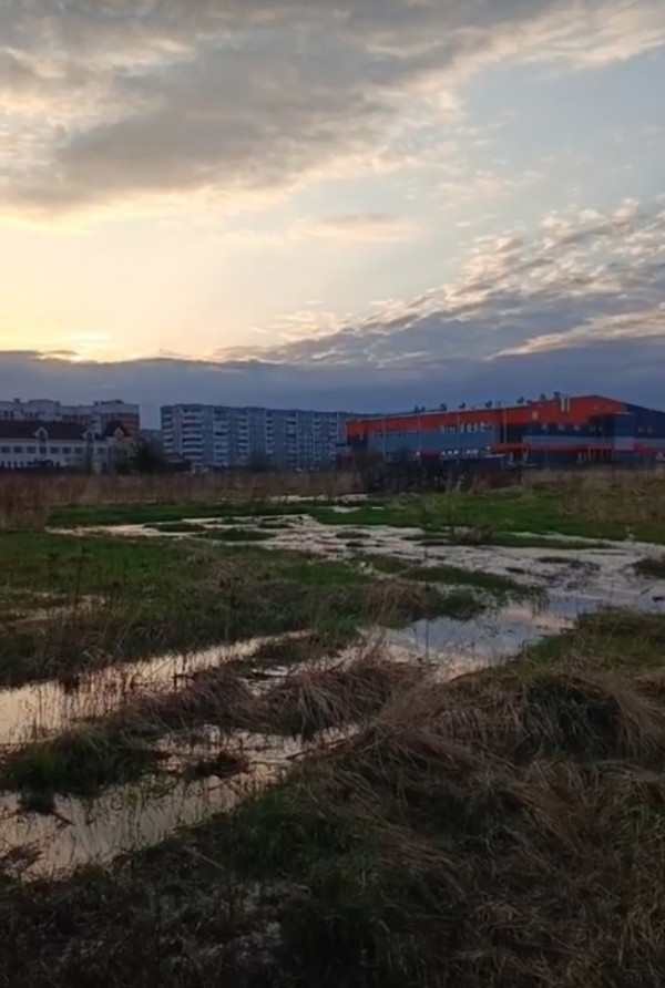В Нижнем Тагиле на ГГМ речка из нечистот снова течёт в городской пруд (ВИДЕО)