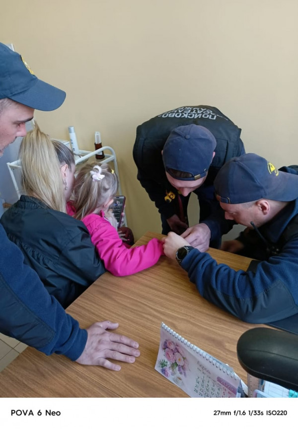 В Нижнем Тагиле спасатели Центра защиты помогли девочке избавиться от необычного «аксессуара» 