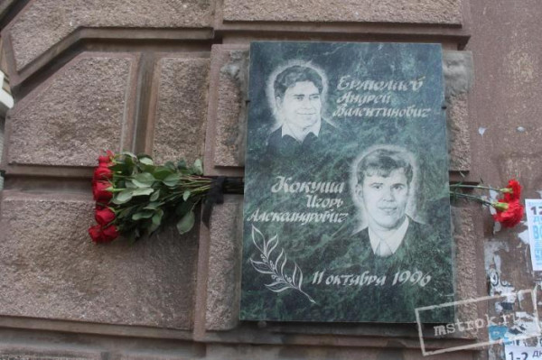 Свердловский областной суд оставил без изменений приговор киллеру, который в 1996 году в Нижнем Тагиле на проспекте Ленина расстрелял бизнесмена и его телохранителя