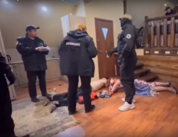 В Каменске-Уральском силовики и «Русская община» накрыли вечеринку содомитов