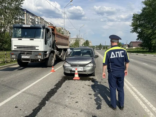 В Нижнем Тагиле в ДТП на Вагонке пострадали три человека, включая годовалого ребёнка