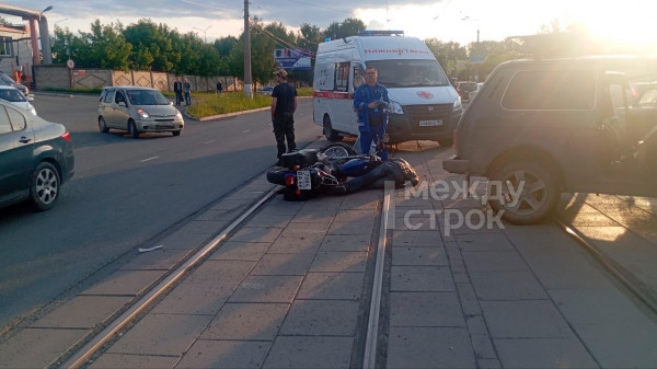 В Нижнем Тагиле на улице Индустриальной в ДТП пострадал байкер