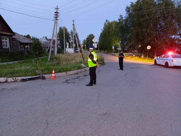 В селе под Нижним Тагилом пьяный подросток на мотоцикле сбил ребёнка на электросамокате и скрылся с места ДТП