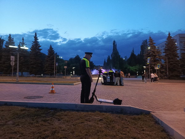 В Нижнем Тагиле на городской набережной мужчина на электросамокате сбил ребёнка