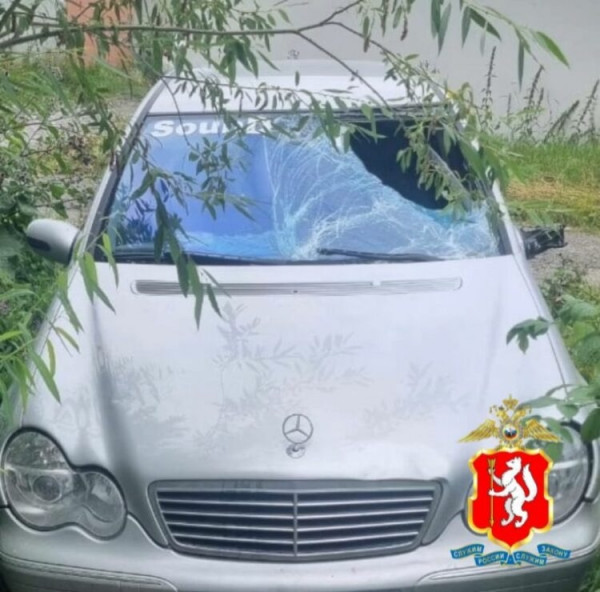 В Нижнем Тагиле водитель на Mercedes сбил человека и скрылся с места ДТП