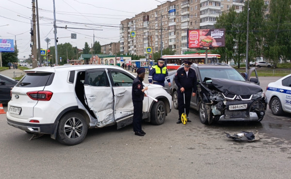 В Нижнем Тагиле на Вагонке произошло ДТП, в котором пострадали три человека 