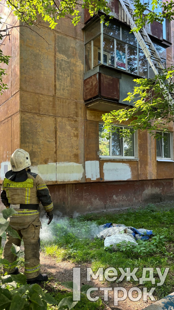 В Нижнем Тагиле пьяный мужчина едва не устроил серьёзный пожар в многоквартирном доме (ВИДЕО)