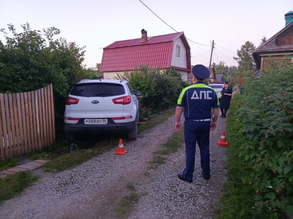 17-летняя девушка на папиной машине сбила двух пешеходов в садах под Нижним Тагилом