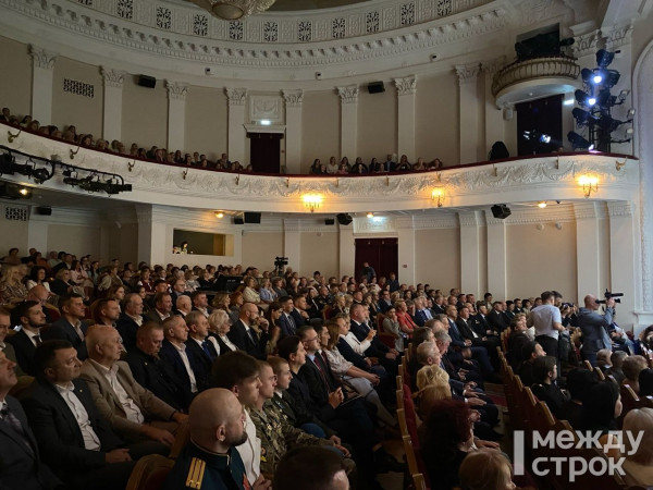 В Нижнетагильском драматическом театре прошло торжественное собрание, посвящённое Дню города