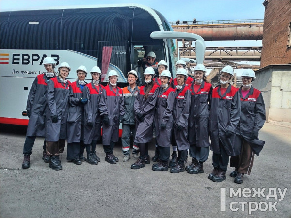 Волейболистки «Уралочки НТМК» посетили доменный и конвертерный цеха Нижнетагильского металлургического комбината