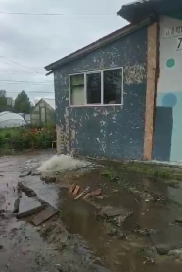 Тагильчанин пробурил скважину на участке и лишил половину города холодной воды 
