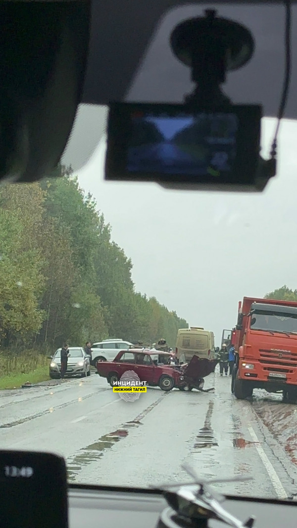 На Салдинском тракте под Нижним Тагилом произошло массовое ДТП (ВИДЕО)