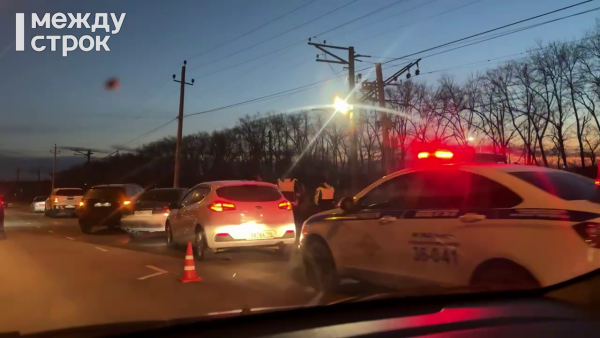 В Нижнем Тагиле на улице Фестивальной сбили девушку (ВИДЕО) В Нижнем Тагиле на улице Фестивальной сбили девушку (ВИДЕО)