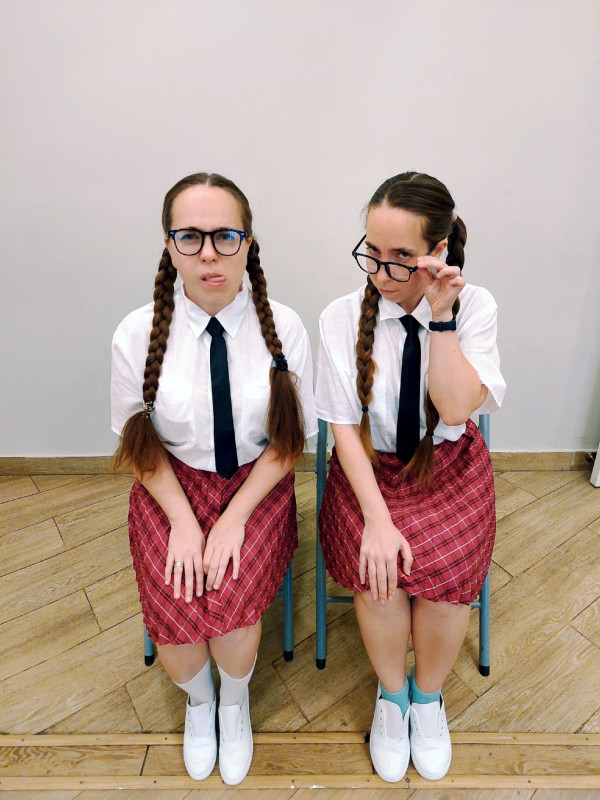 «Люди здесь все очень добрые и светлые». Актрисы-двойняшки из Москвы Евгения и Ксения Каратыгины посетили Нижний Тагил и поделились с «Афишей МС» своими впечатлениями «Люди здесь все очень добрые и светлые». Актрисы-двойняшки из Москвы Евгения и Ксения Каратыгины посетили Нижний Тагил и поделились с «Афишей МС» своими впечатлениями