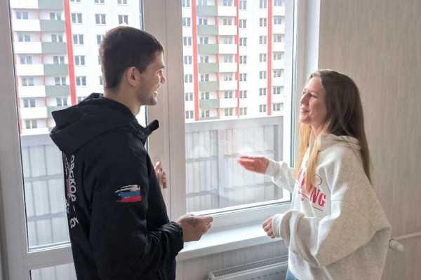 160 детей-сирот получили ключи от квартир в двух новостройках на улице Булата Окуджавы в Нижнем Тагиле