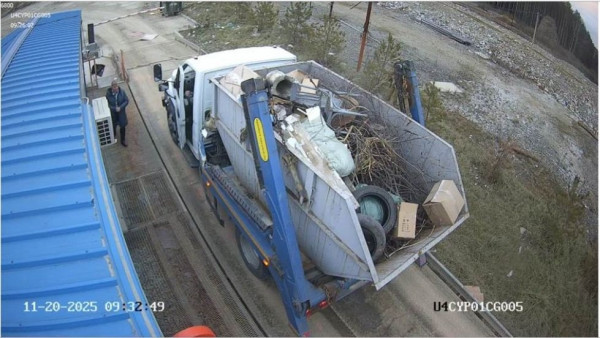 В Нижнем Тагиле на мусоросортировочном комплексе не приняли бункеровоз с шинами и отправили обратно на контейнерную площадку