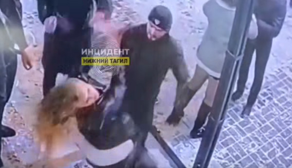 Избивший девушку возле ночного клуба в Нижнем Тагиле оказался профессиональным дзюдоистом. Возбуждено уголовное дело по статье УК РФ «Хулиганство» Избивший девушку возле ночного клуба в Нижнем Тагиле оказался профессиональным дзюдоистом. Возбуждено уголовное дело по статье УК РФ «Хулиганство»