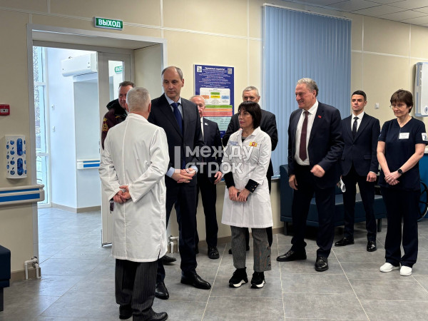 Денис Паслер посетил Нижнетагильскую городскую больницу № 4